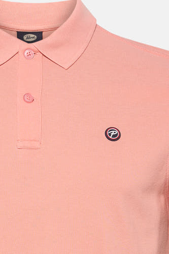 Polo rose à manches courtes de Petrol Industries, avec un logo brodé sur la poitrine.