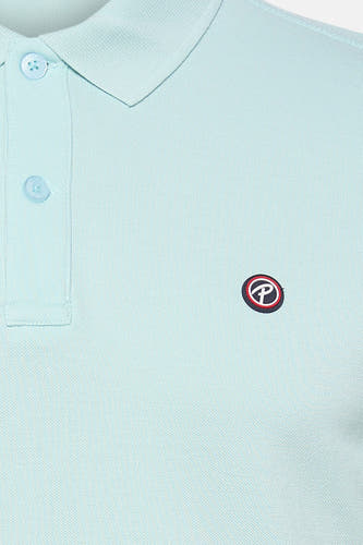 Polo verte à manches courtes de couleur verte de Petrol Industries® avec un col classique et une fermeture à boutons.