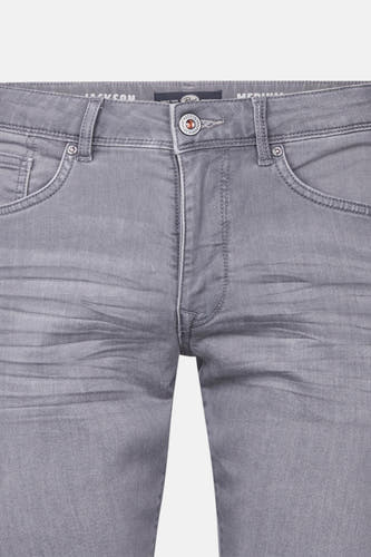 Jean short gris de Petrol Industries, avec des plis et des poches à l'avant.