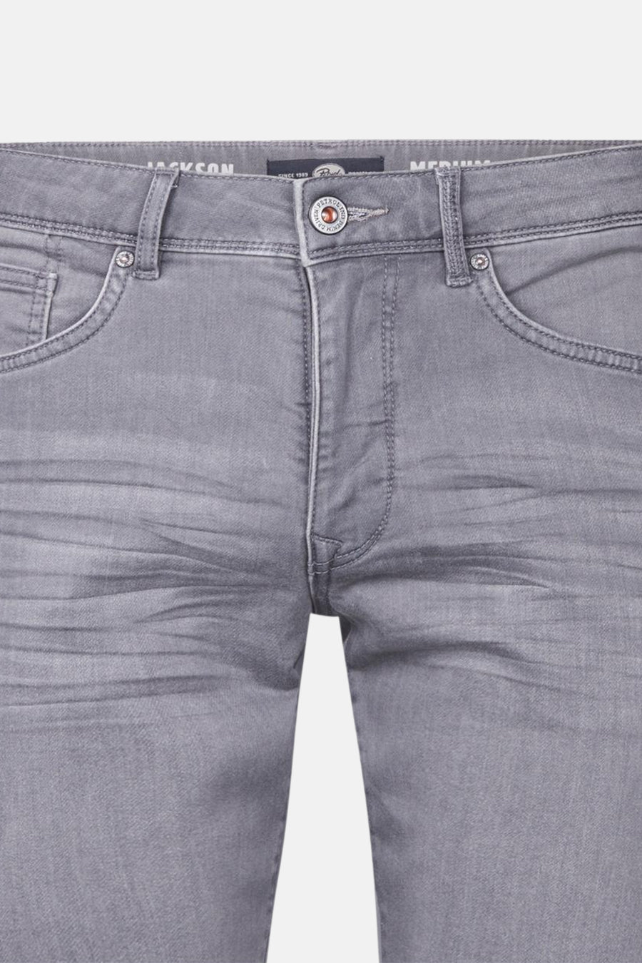 Grijze jeansshort van Petrol Industries, met rimpels en zakken vooraan.