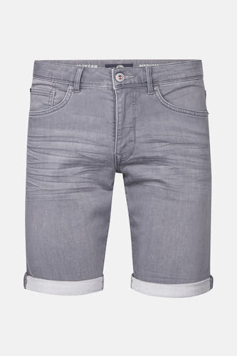 Jean short gris de Petrol Industries, avec des poches repliées et une texture subtilement froissée.