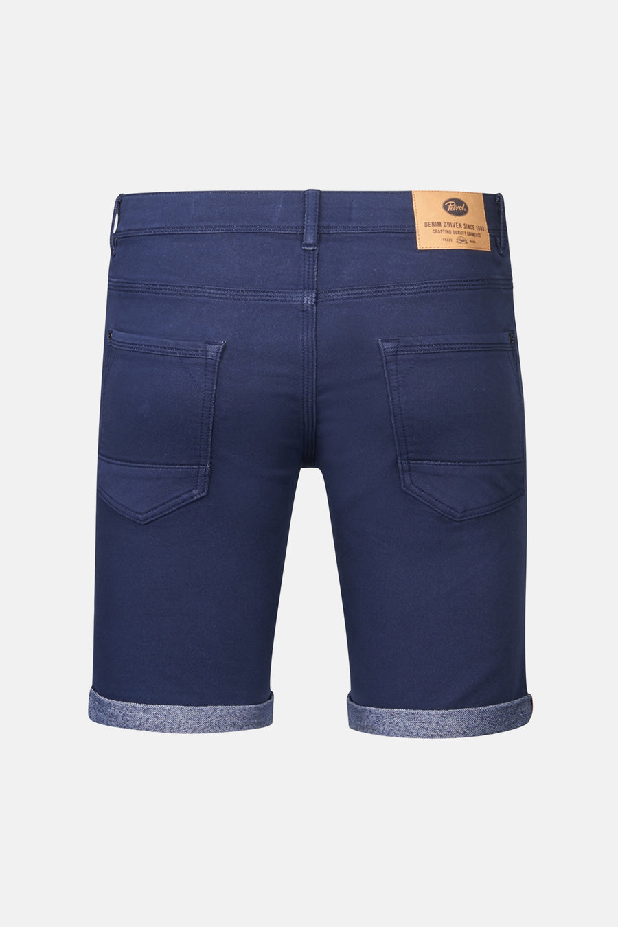 Short bleu marine de Petrol Industries, avec des poches et des poche arrière.