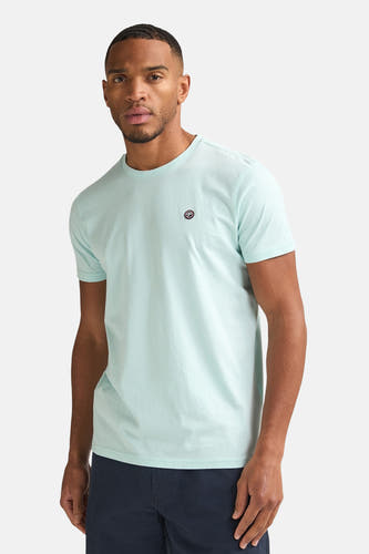 T-shirt vert de Petrol Industries, avec un petit logo sur la poitrine.