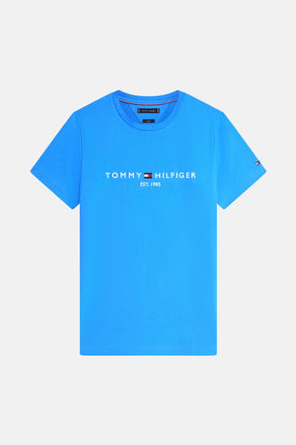 T-shirt bleu à manches courtes de TOMMY HILFIGER, avec logo blanc sur la poitrine et petit logo sur la manche.