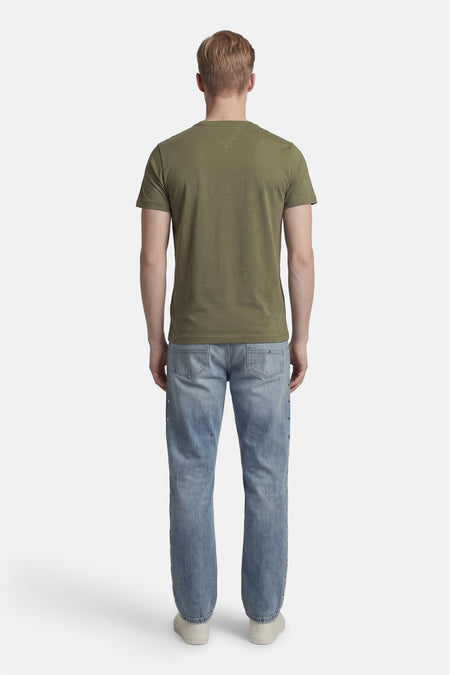 T-shirt vert à manches courtes Tommy Hilfiger, vu de dos, avec un motif subtil.