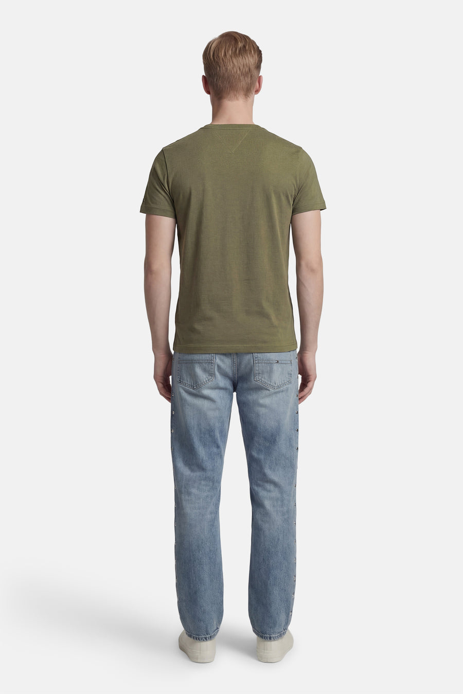 T-shirt vert à manches courtes Tommy Hilfiger, vu de dos, avec un motif subtil.