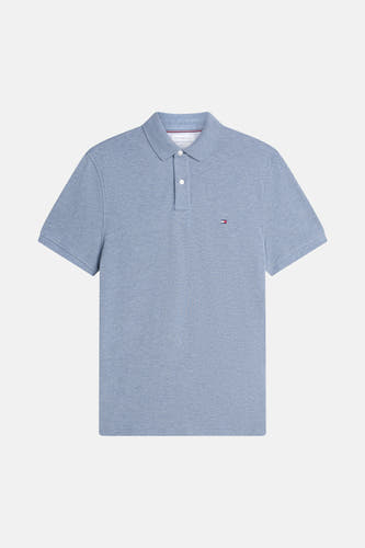 Polo piqué bleu clair de TOMMY HILFIGER à manches courtes, col classique et logo sur la poitrine.