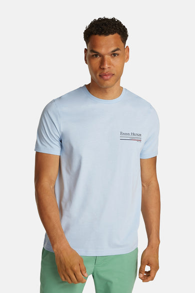 T-shirt à manches courtes bleu clair TOMMY HILFIGER avec logo sur la poitrine, détail rayé, col rond, vue de face