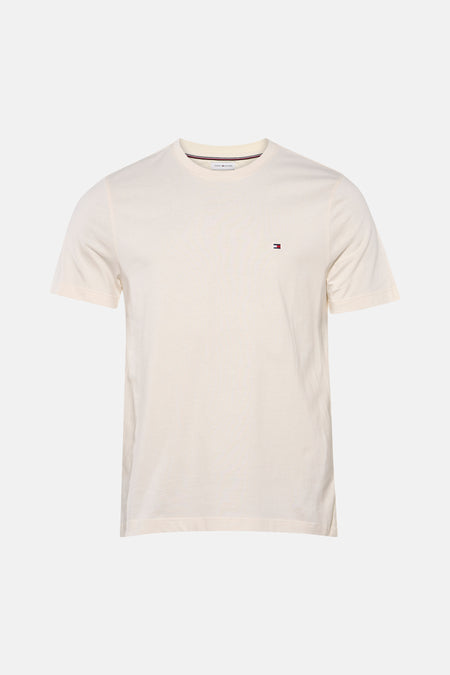 Ecru korte mouwen T-shirt van TOMMY HILFIGER met klein logo op borst, ronde hals en gestreepte bies aan kraag, front view