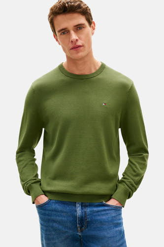 T-shirt vert de rond collet TOMMYMYILFIGER, gez van van van met jeans en enen.