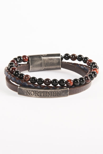 Bracelet brun de NORTHMEN, avec des perles noires et rouges-brunes et une fermeture argentée portant le texte 'NORTHMEN'.
