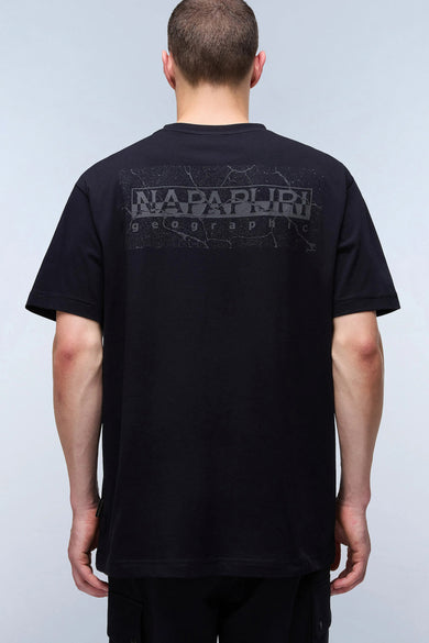 T-shirt noir à manches courtes de NAPAPIJRI, avec une impression graphique sur le dos.
