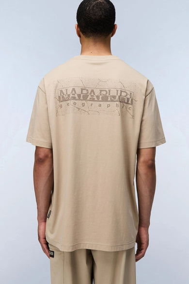 T-shirt beige à manches courtes de NAPAPIJRI, avec une impression graphique sur le dos.
