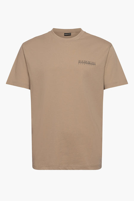 T-shirt beige à manches courtes de Napapijri, avec un petit logo sur la poitrine.