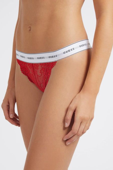 Slip rouge de Guess, avec une ceinture élastique blanche à logo.
