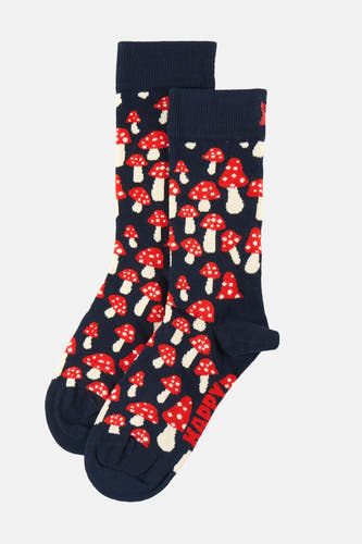 Blauwe sokken van Happy Socks® met rood-witte paddenstoelenprint en de merknaam 'Happy' zichtbaar, schuin liggend.
