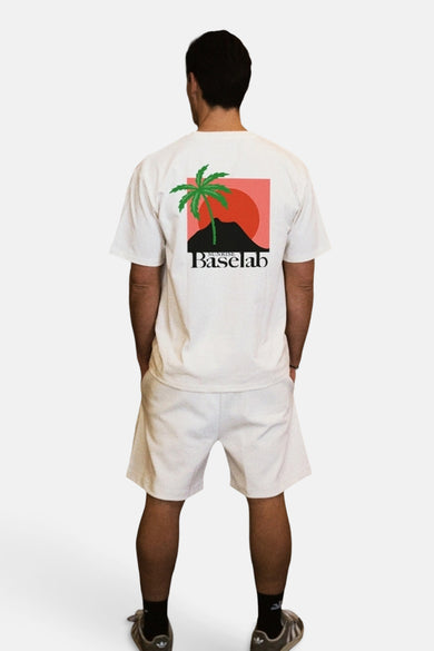 T-shirt écru à manches courtes de BASELAB, avec une impression sur le dos.