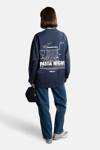 T-shirt bleu à manches longues d'ANOTHER COTTON LAB, avec une impression 'Pasta Night' blanche sur le dos.