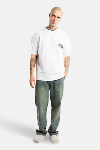 T-shirt blanc à manches courtes d'ANOTHER COTTON LAB, avec un petit imprimé sur la poitrine et une impression tatouée.
