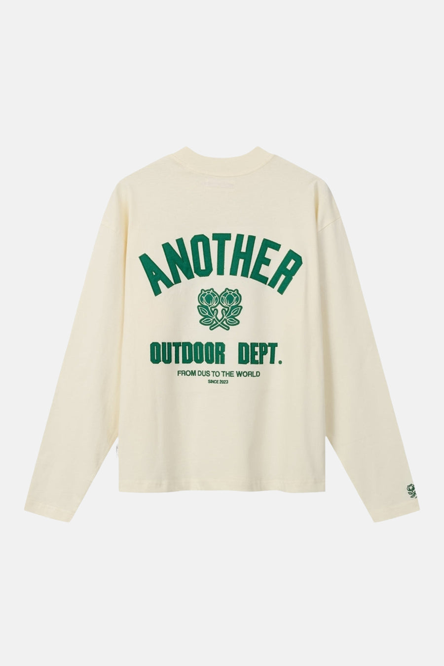 Ecru T-shirt met lange mouwen van ANOTHER COTTON LAB, met groene tekst en bloemmotief op de rug.