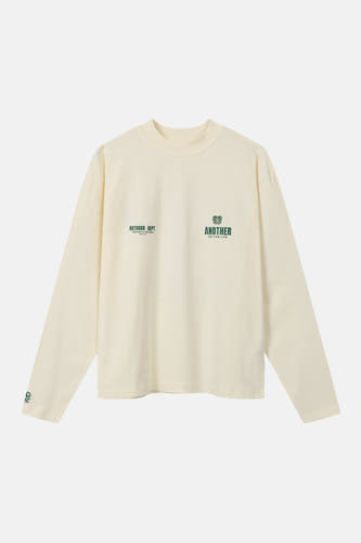 T-shirt écru à manches longues de ANOTHER COTTON LAB, avec logos de marque verts sur la poitrine et sur le poignet.
