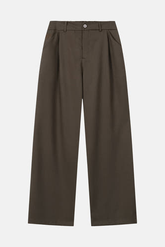 Pantalon marron d'ANOTHER COTTON LAB, avec jambes larges et plis sur le devant.
