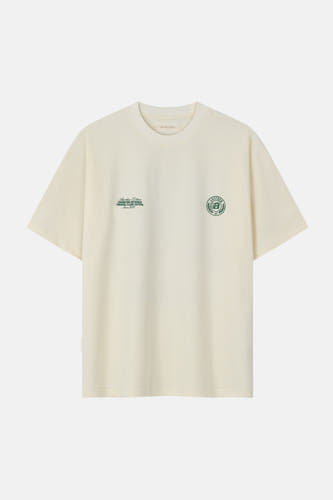 T-shirt écru à manches courtes de ANOTHER COTTON LAB, avec motif de logo vert et texte sur la poitrine.