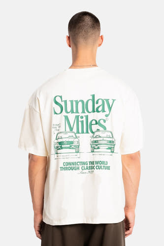 Ecru T-shirt met korte mouwen van ANOTHER COTTON LAB, met opdruk van auto's en de tekst "Sunday Miles" op de achterkant.