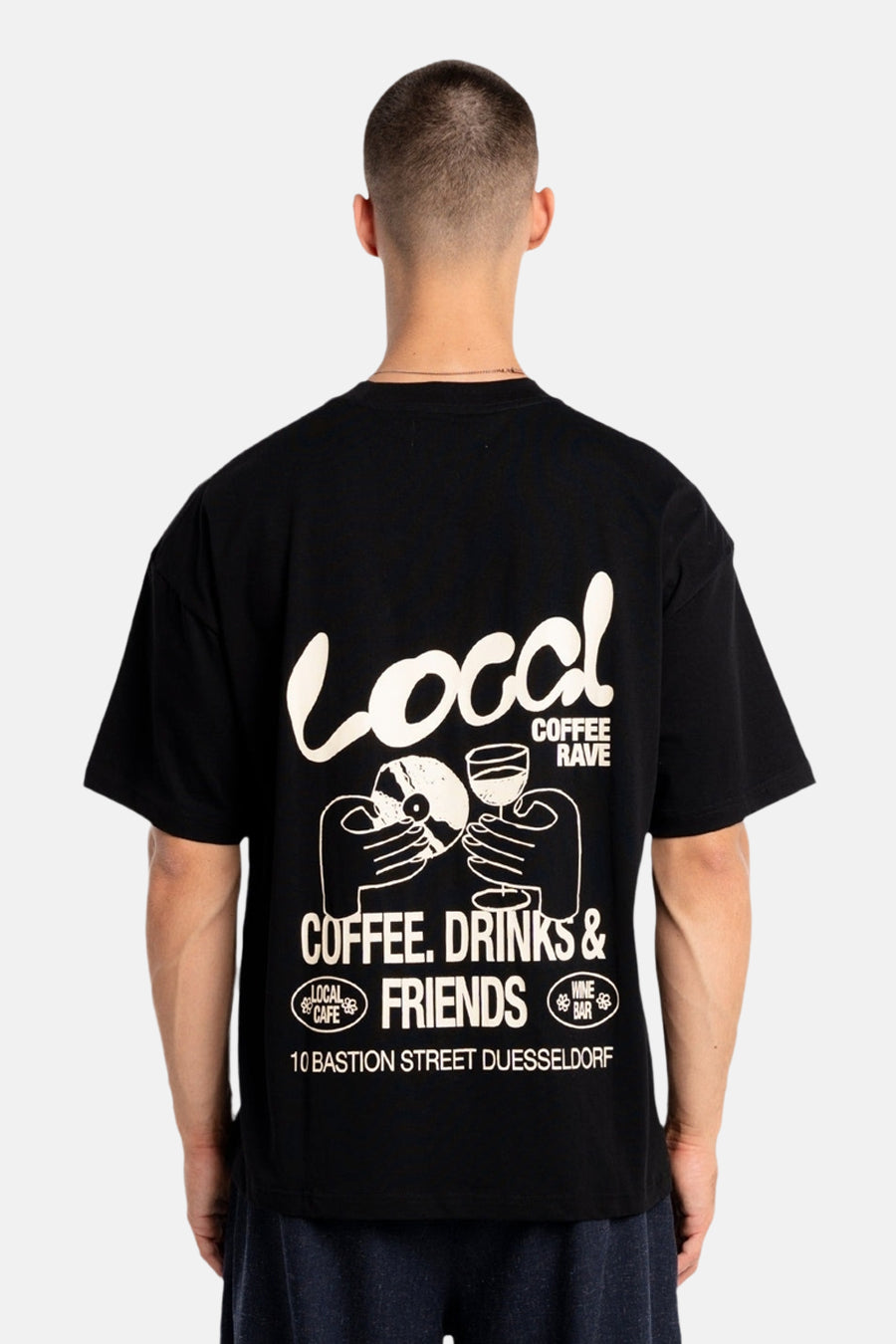 T-shirt noir à manches courtes de ANOTHER COTTON LAB, avec impression de texte et d'illustrations au dos.