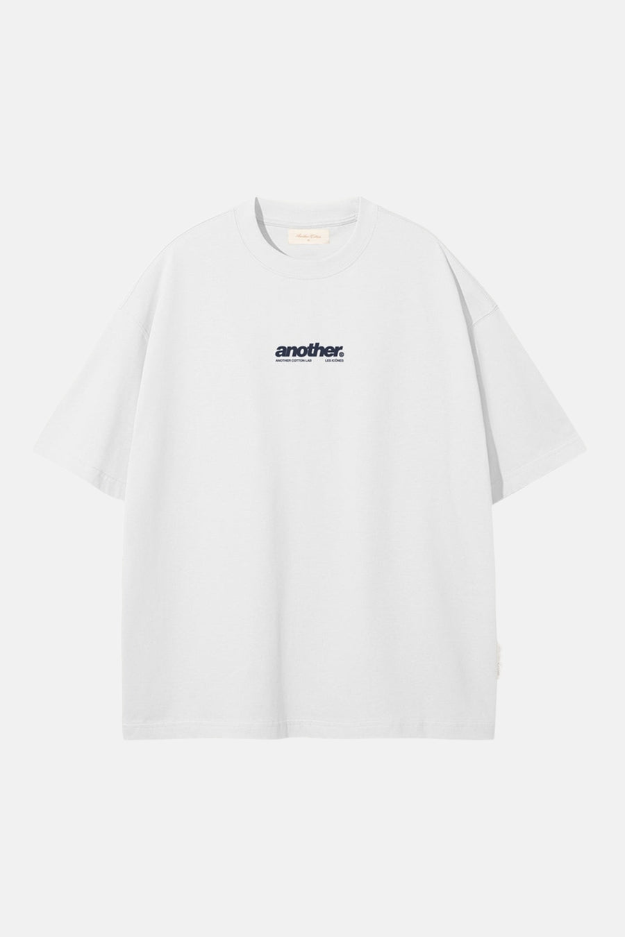 Wit T-shirt met korte mouwen van ANOTHER COTTON LAB, met een kleine logo-opdruk op de borst.
