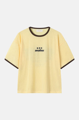 Gele korte mouw t-shirt van ANOTHER COTTON LAB met donkere bies en klein logo op borst, front view