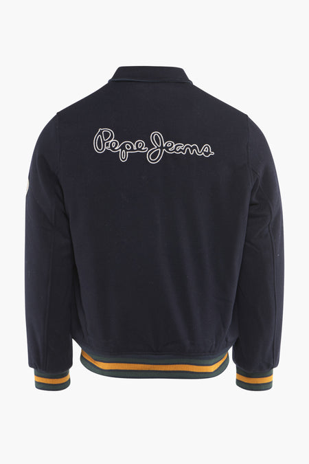 Veste bleue de Pepe Jeans, avec le logo sur l'arrière et des bordures rayées.