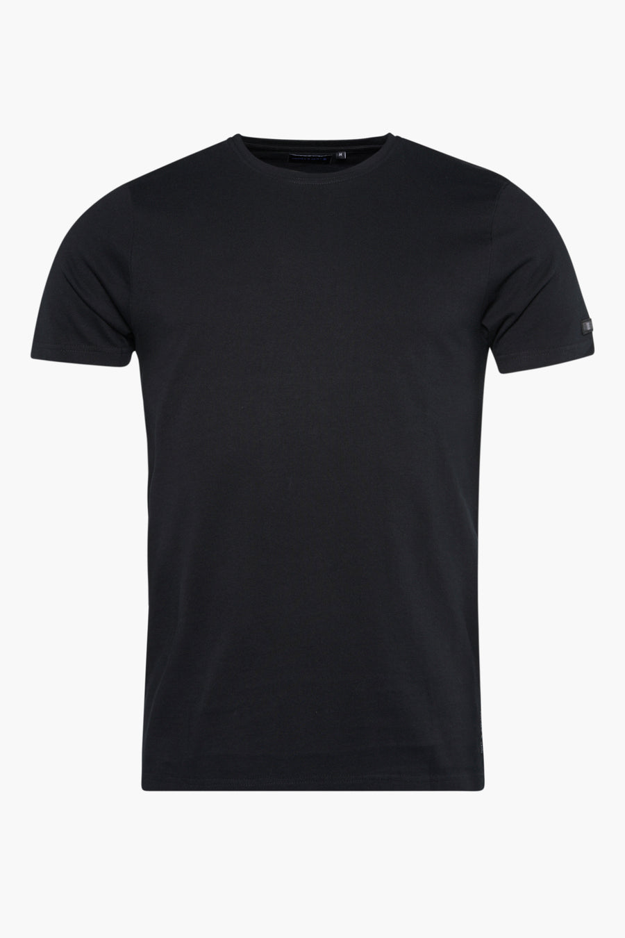T-shirt noir à manches courtes de PRESLY & SUN, avec une petite étiquette sur la manche.