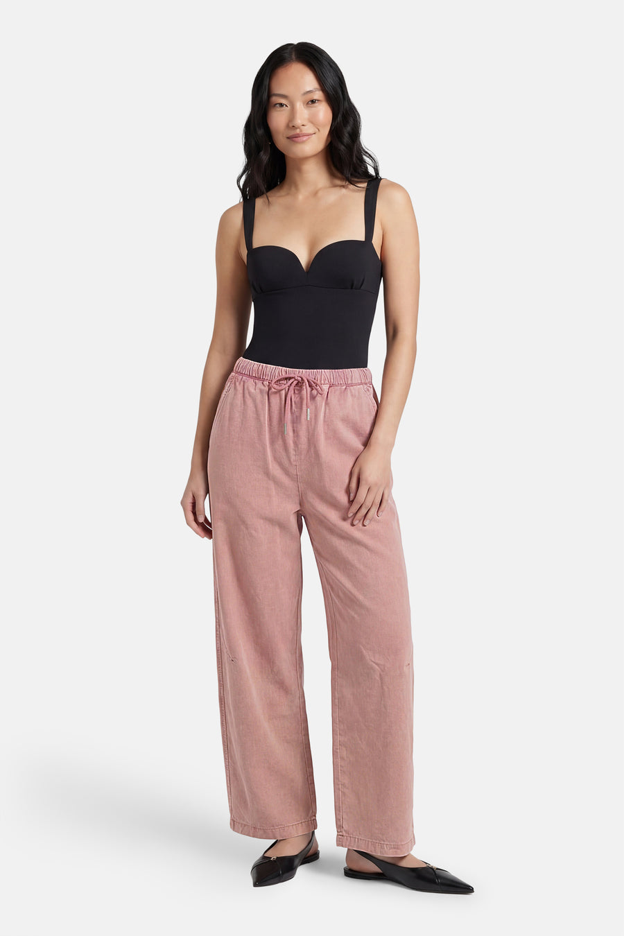 Pantalon rose ADORE, à jambes larges et avec cordon de serrage à la taille.