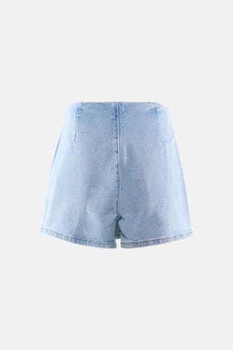 Skort en jean bleu clair de HAILYS, dos avec coutures et ourlets visibles.