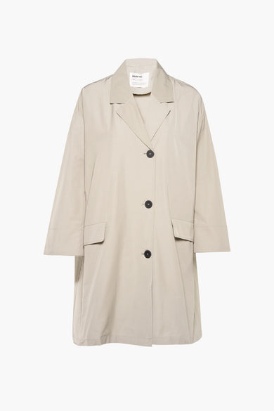 Manteau long vert de BROWNIE, vu d'arrière, avec une texture légèrement brillante et une fine fente en bas.