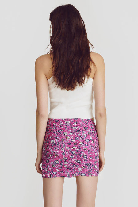 Robe courte rose de BROWNIE, avec un motif floral en blanc et bleu, dos visible.