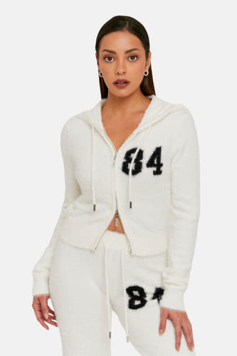 Cardigan blanc de TALLY WEIJL avec capuchon et imprimé '84' noir sur la poitrine et le pantalon.