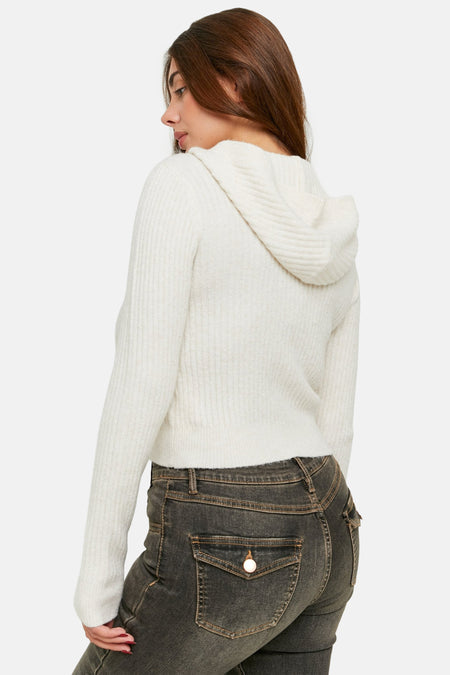 Veste beige de TALLY WEIJL, avec capuche et texture côtelée, associée à un jean foncé.