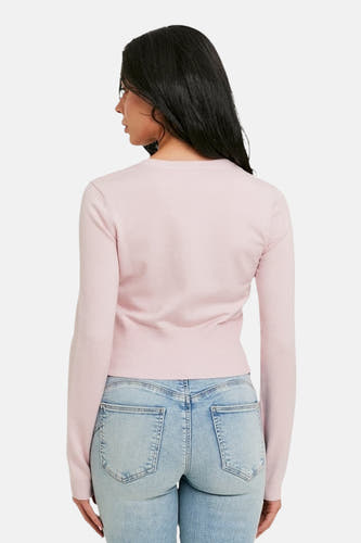 Cardigan rose de TALLY WEIJL, à manches longues et à ourlet côtelé, porté avec un jean, vue de dos.