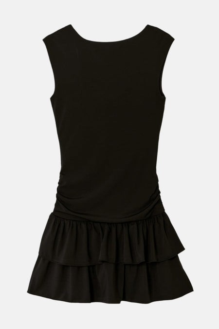 Zwarte, mouwloze jurk met ruches.