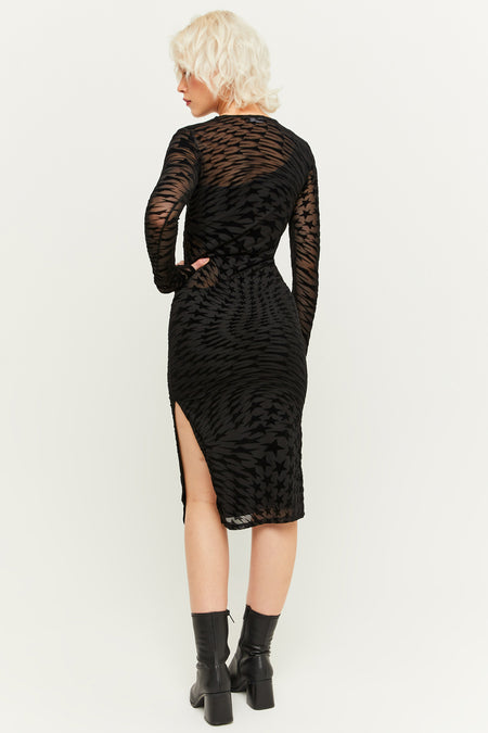 Robe noire à longues manches de TALLY WEIJL, avec imprimé étoiles et une fente sur le côté.