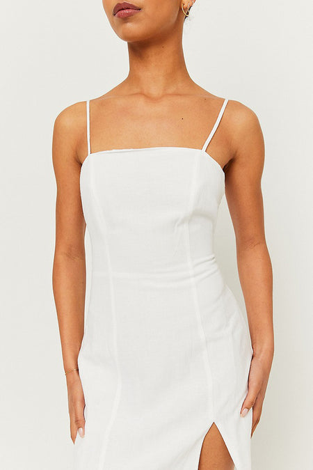 Robe blanche sans manches de TALLY WEIJL, modèle ajusté avec fines bretelles et fente latérale, vue de face