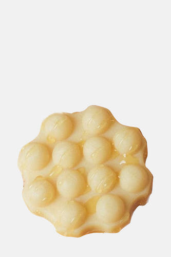 Gel douche douchegel WONDR CARE, avec une textureatat de miel et un fini brillant.