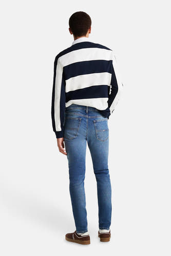 Skinny jeans van TOMMY JEANS, uitgevoerd in denim, met een aansluitende pasvorm en een klassieke blauwe wassing.