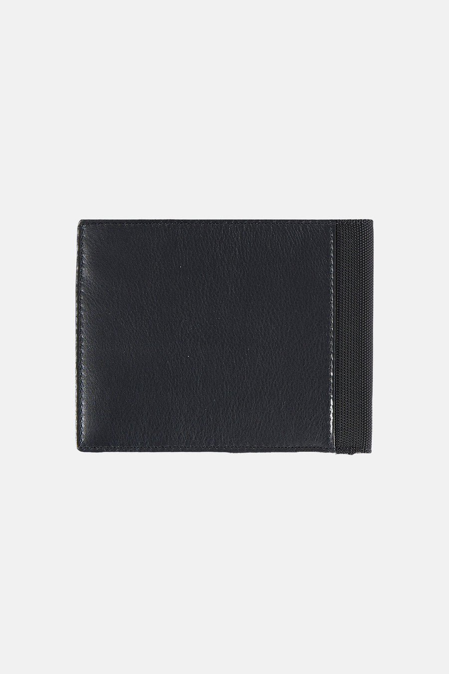 Portefeuille noire pour homme de Guess, avec une bande élastique sur le côté, sur fond blanc.