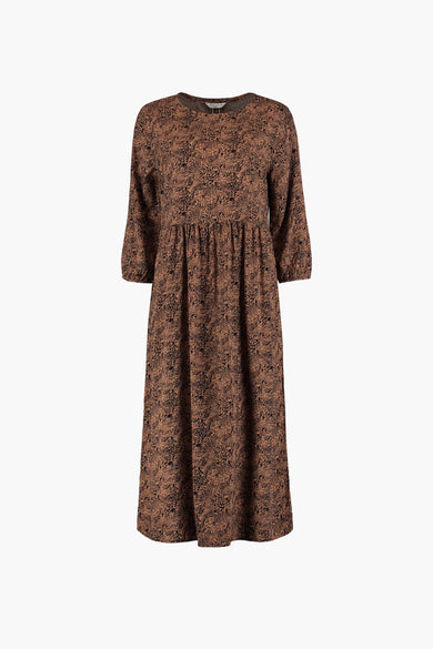 Manteau cognac de couleur avec longues manches de ZABAIONE, doté d'un motif de léopard brun foncé.