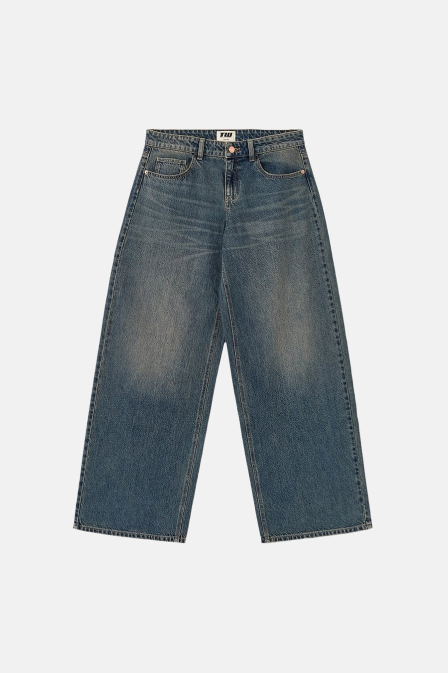 Jean large bleu clair en denim de TALLY WEIJL, avec un délavage clair et une étiquette TW sur la ceinture.