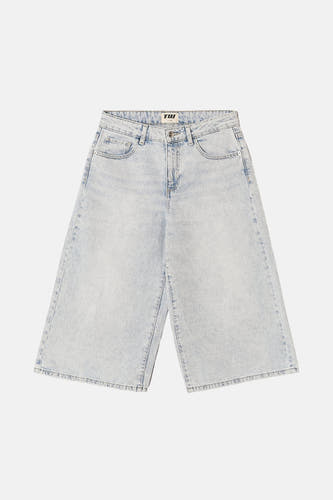 Short light blue denim pants from TALLY WEIJL, with wide legs and pockets at the front.