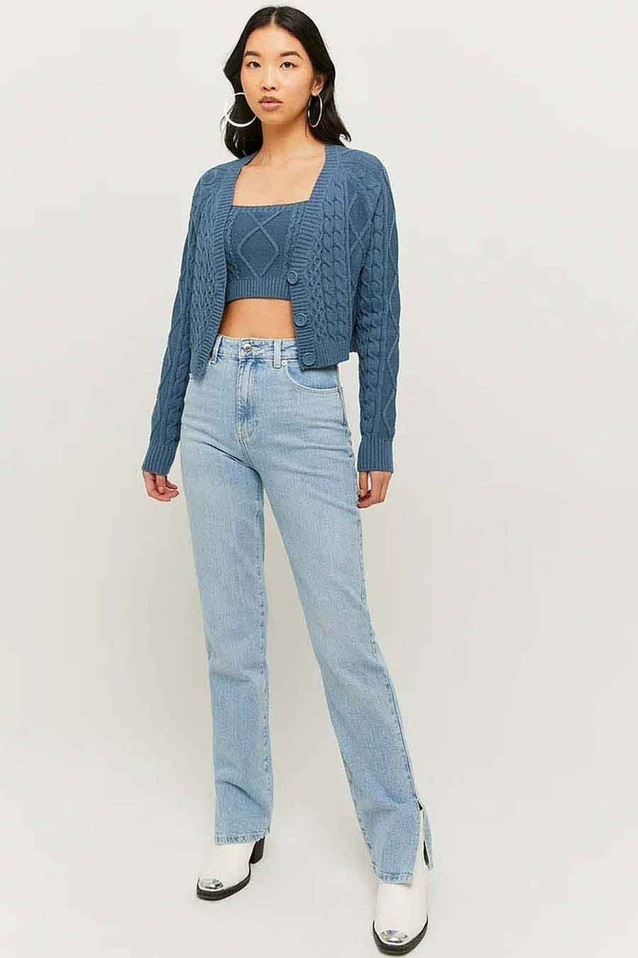 Jean droit en denim bleu clair de TALLY WEIJL, taille haute et fentes sur les côtés.